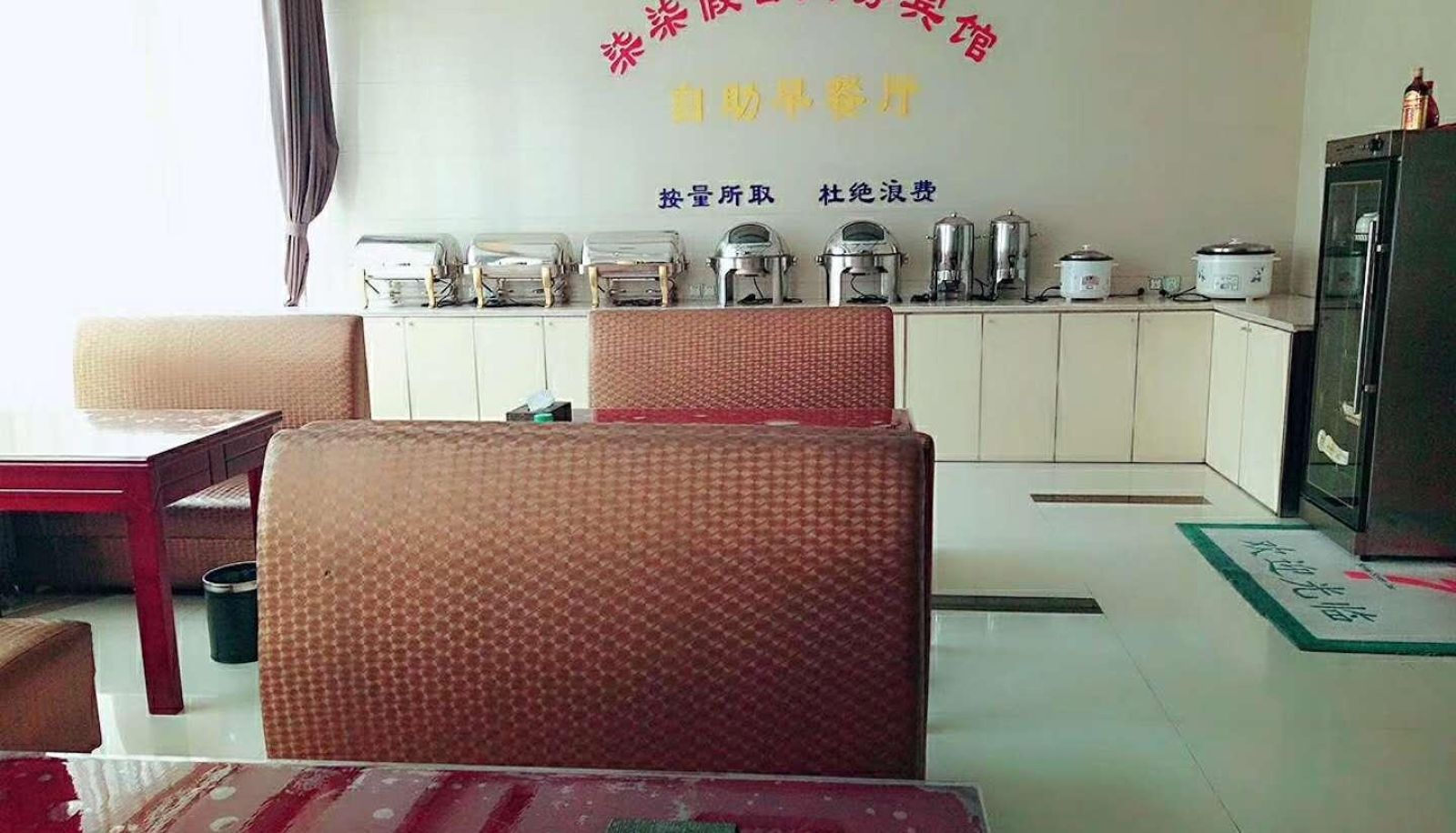 Buitenruimte van het hotel - Qiqi Holiday Business Hotel