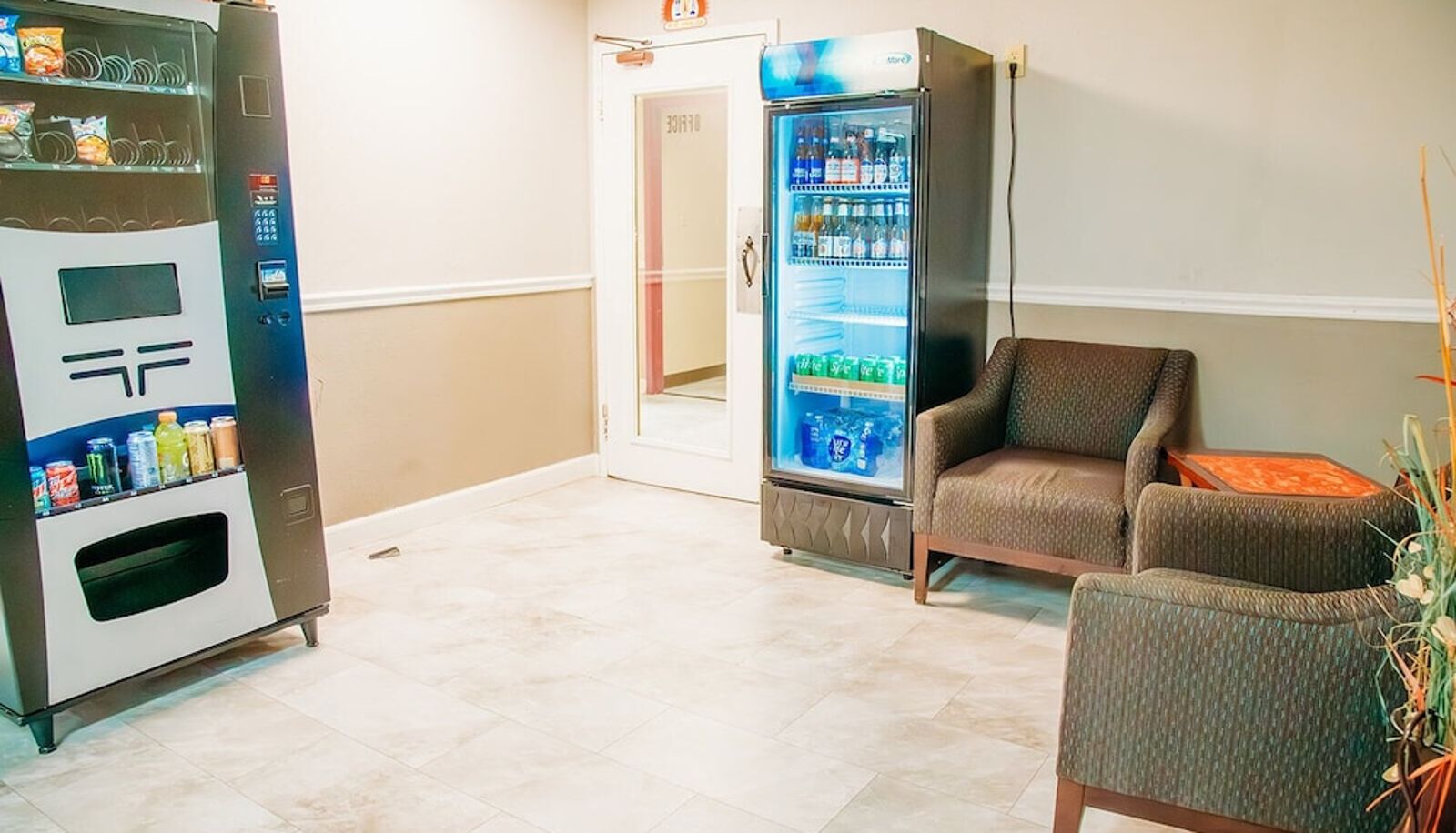 Hall - Country Garden & Suites