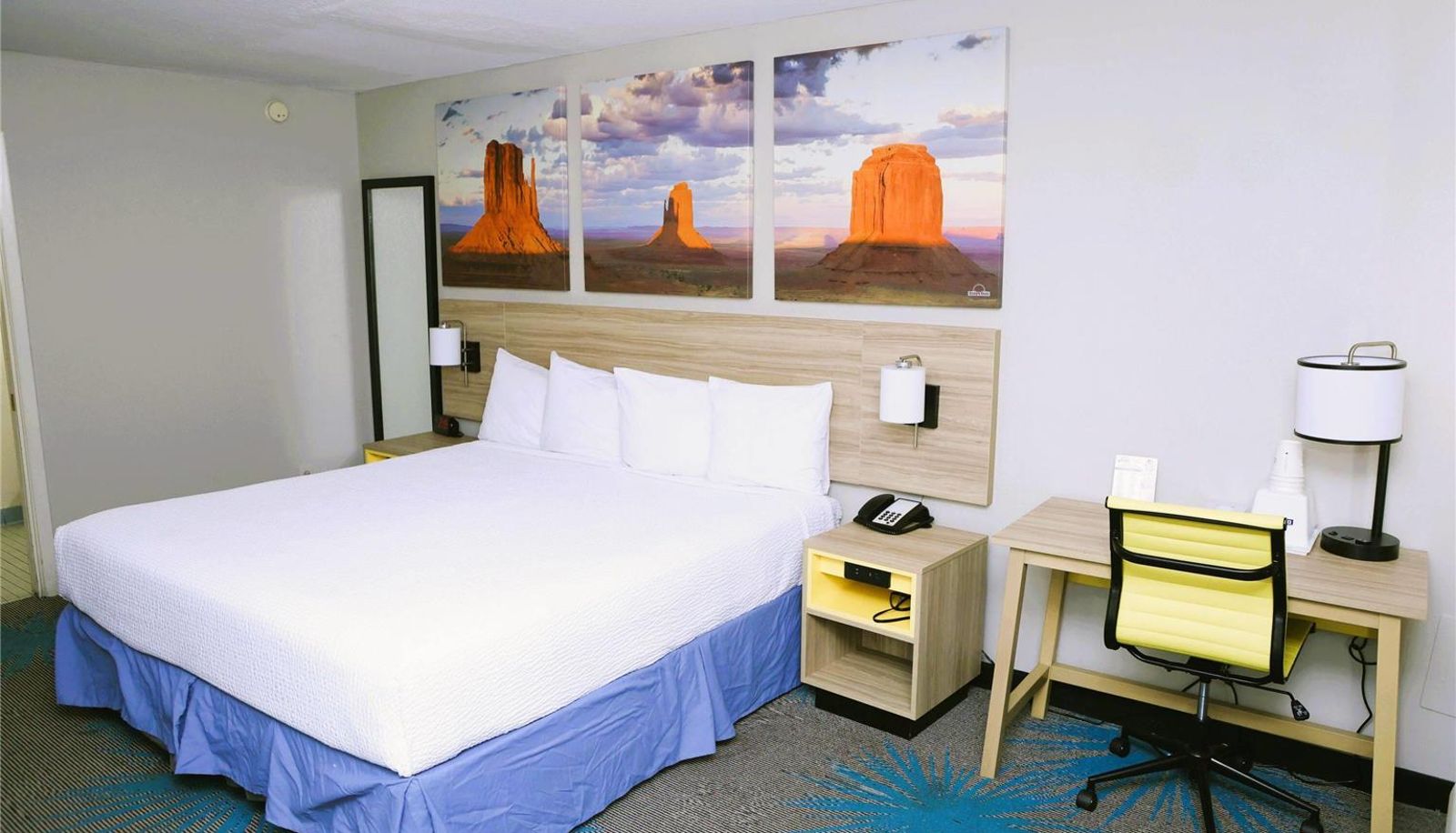 Camera - Days Inn by Wyndham East Albuquerque