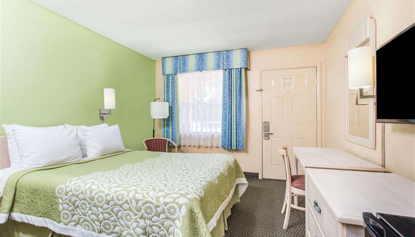 Zimmer - Days Inn by Wyndham Bradenton I-75