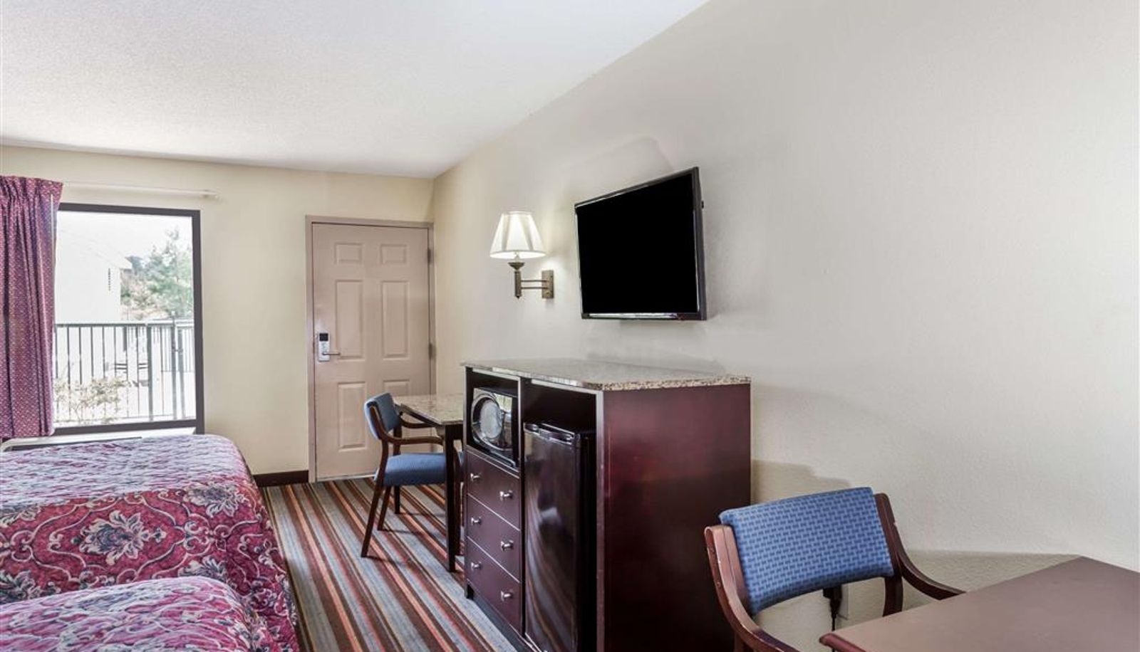 Zimmer - Days Inn by Wyndham Sanford