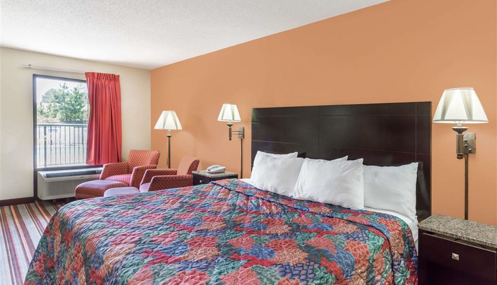 Zimmer - Days Inn by Wyndham Sanford