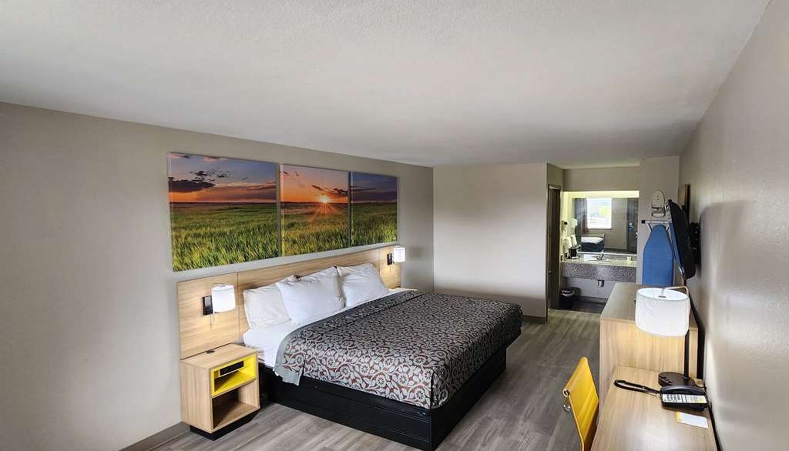 Suite - Days Inn by Wyndham San Antonio