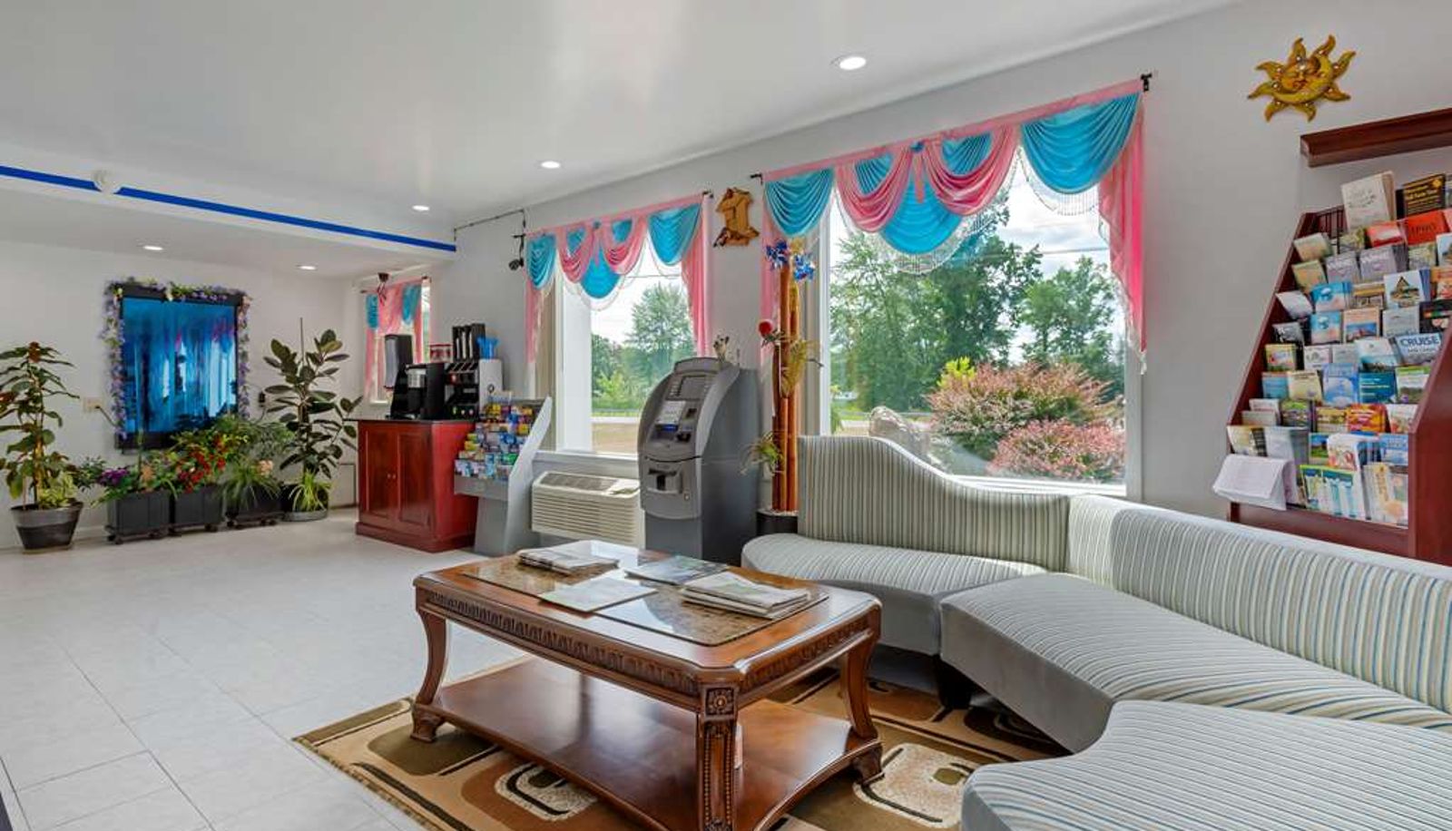 Hall - Rodeway Inn & Suites New Paltz - Hudson Valley