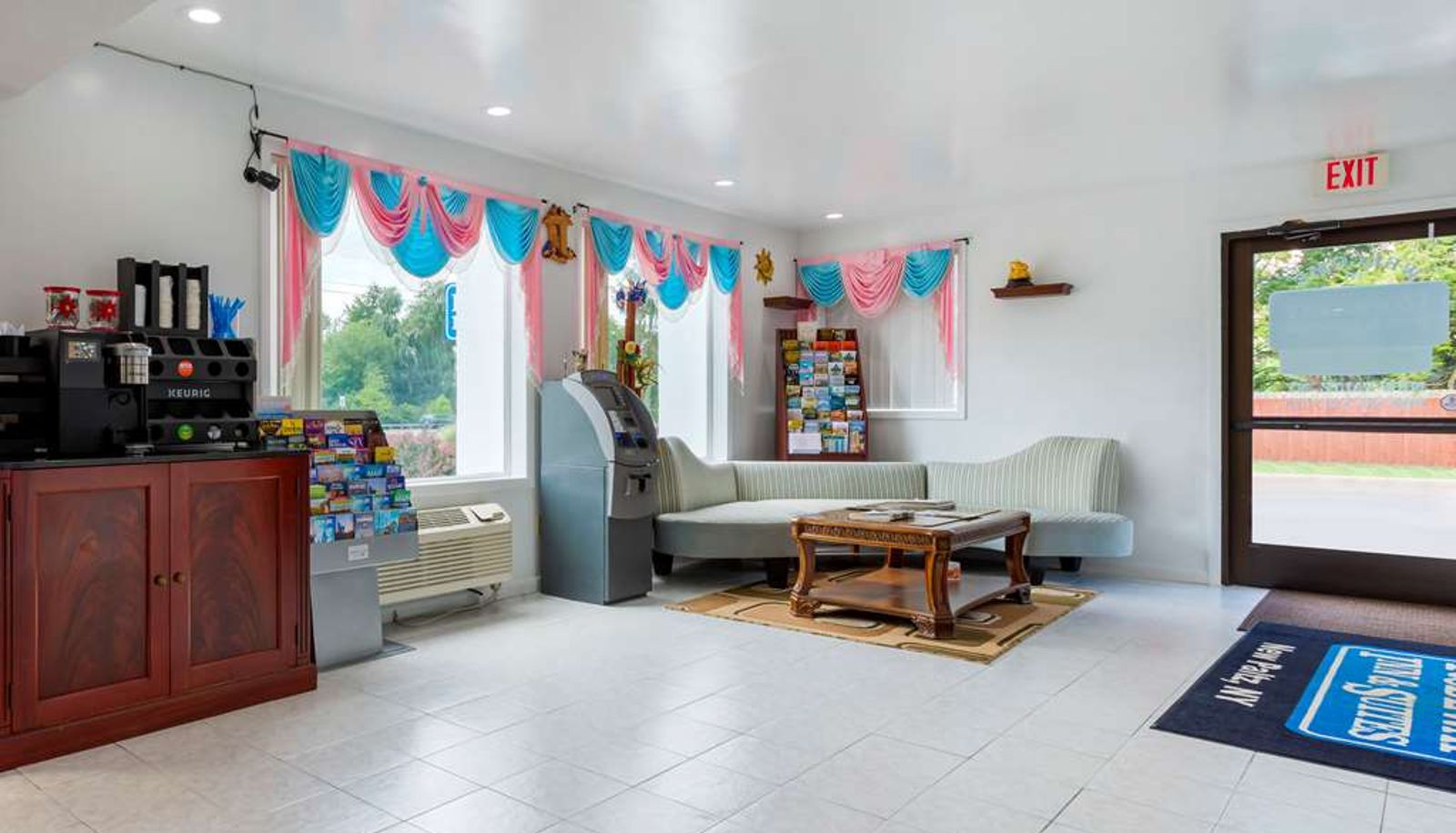 Hall - Rodeway Inn & Suites New Paltz - Hudson Valley