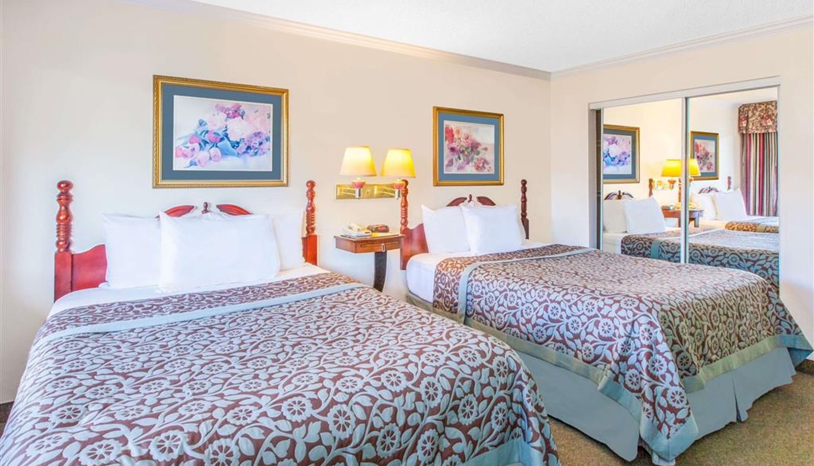 Zimmer - Days Inn by Wyndham Camarillo - Ventura