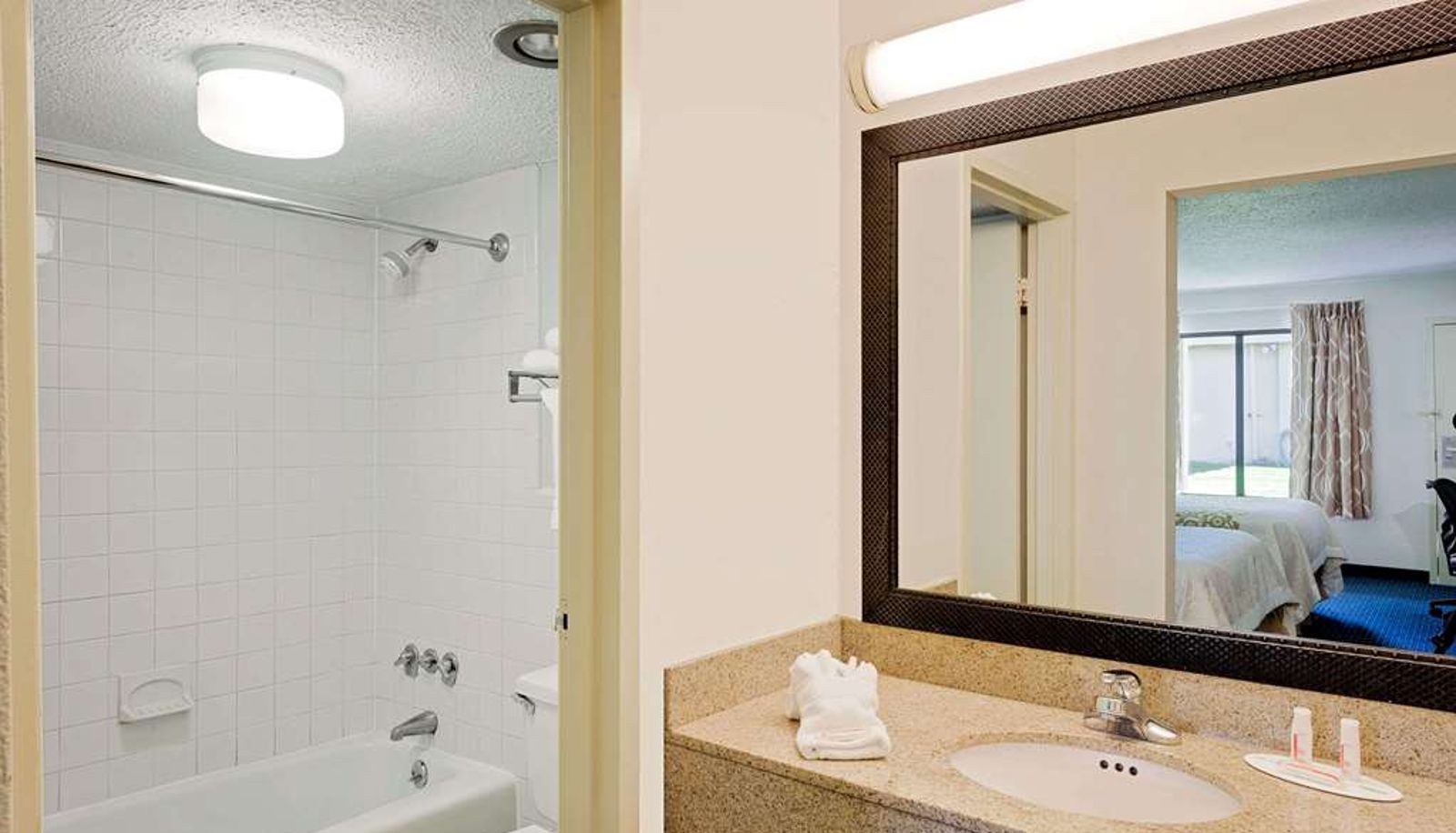 Camera - Days Inn by Wyndham Easton