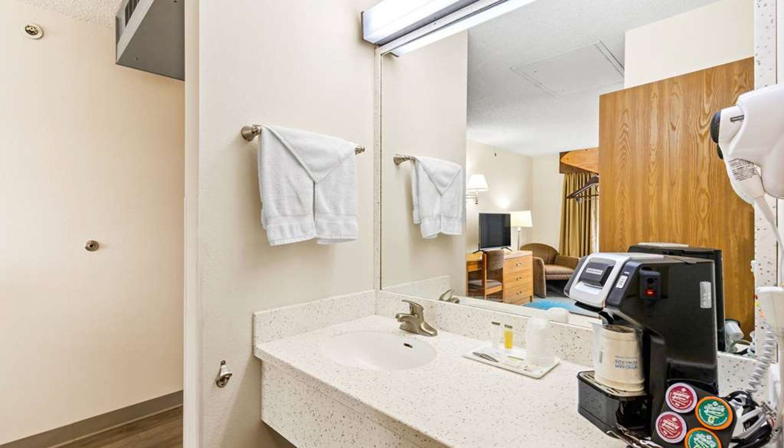 Zimmer - Days Inn by Wyndham Great Falls