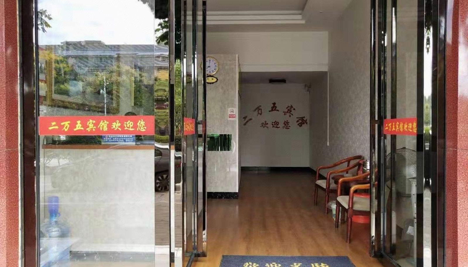 Hotel outdoor area - Twenty five thousand hotels