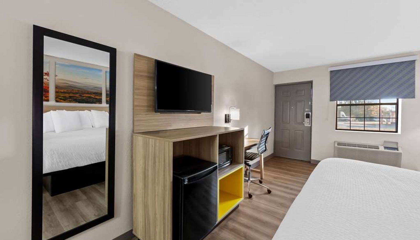 Room - Days Inn by Wyndham Brownsville