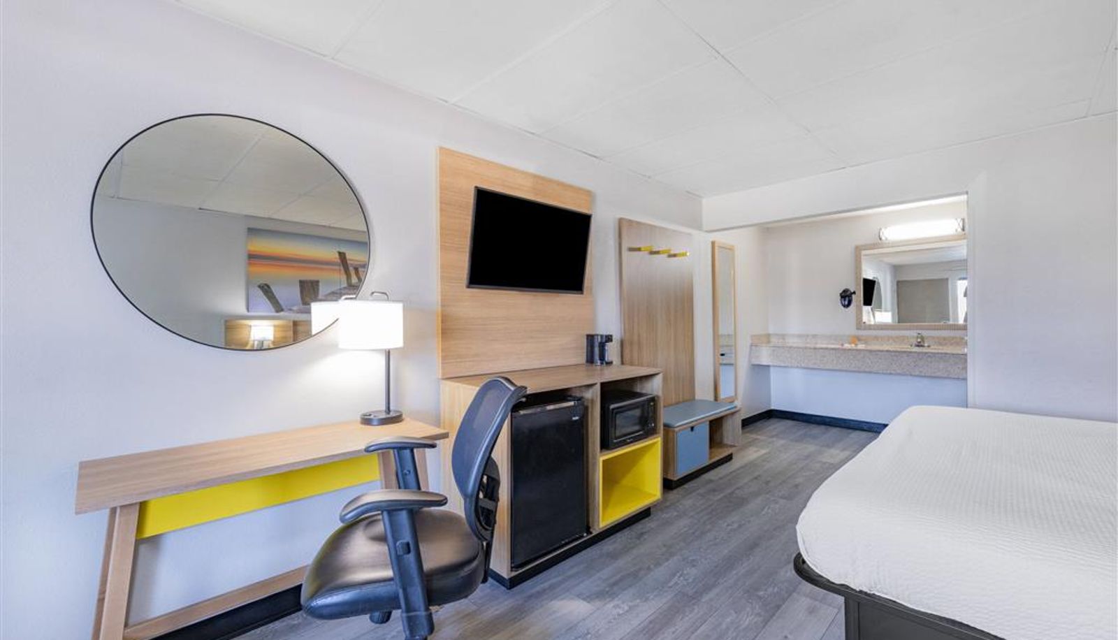 Room - Days Inn by Wyndham Fredericksburg North