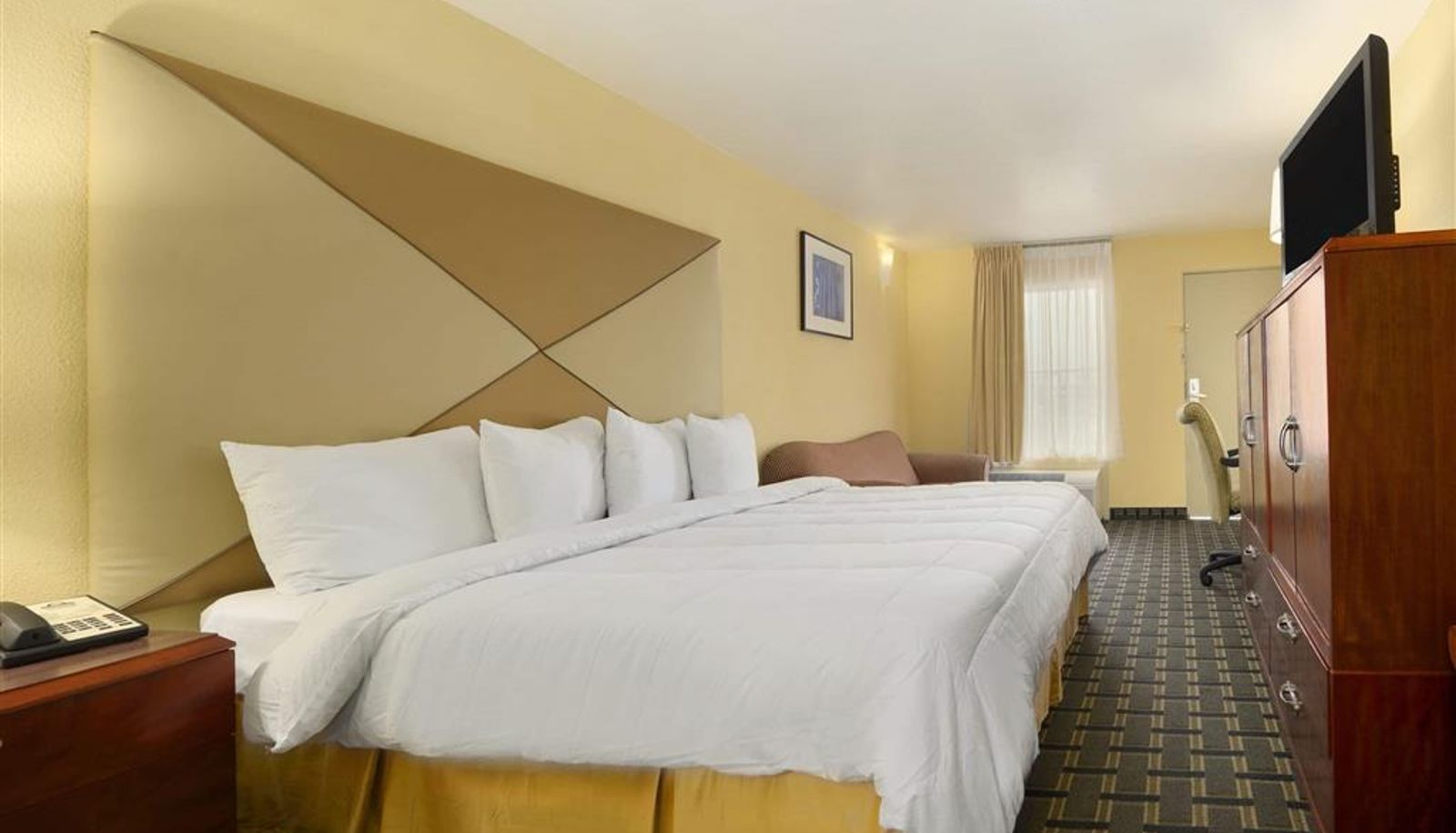 Zimmer - Days Inn by Wyndham Brunswick/St. Simons Area