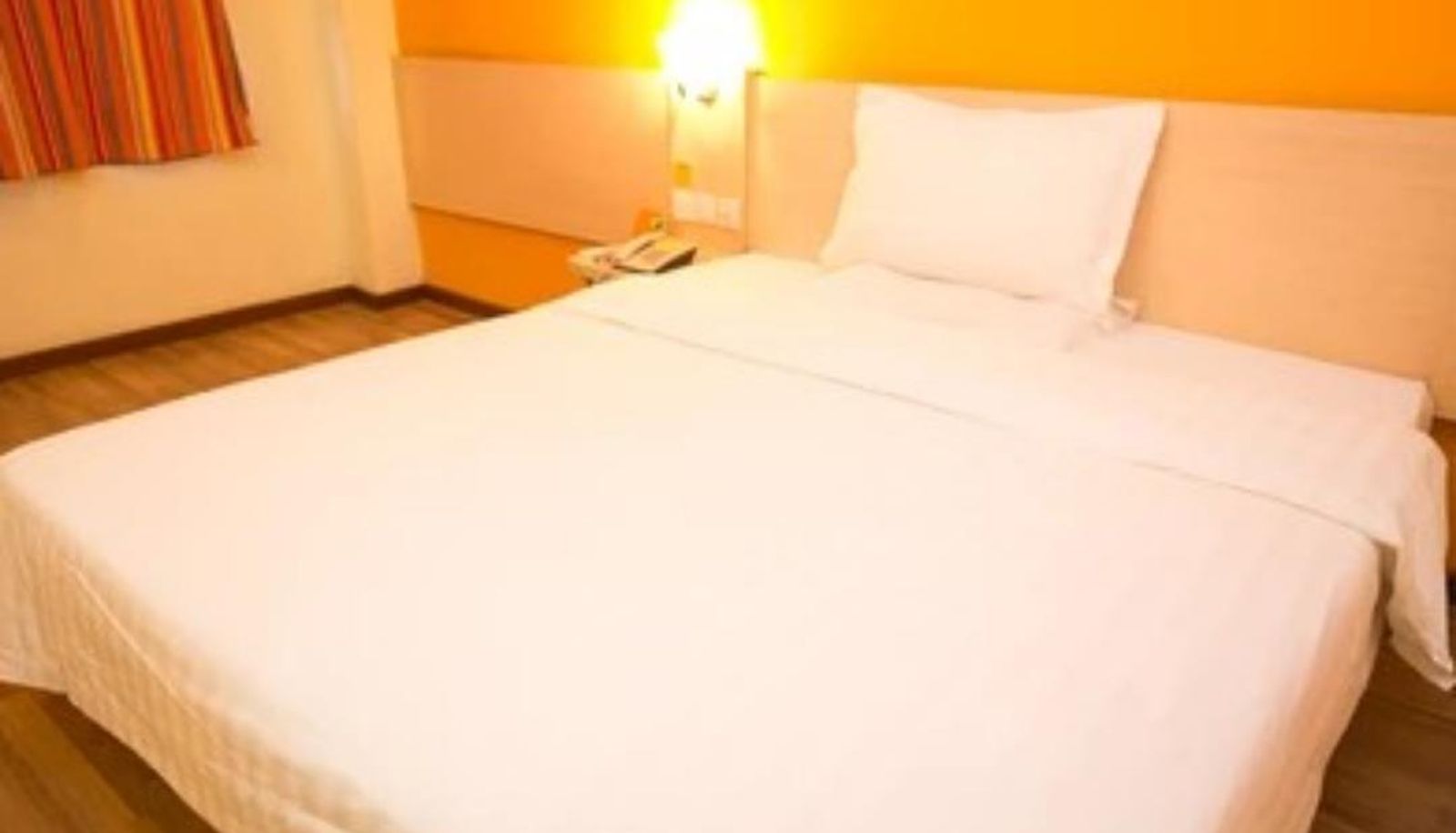 Longcheng Hotel (Purple Dance Park Store)