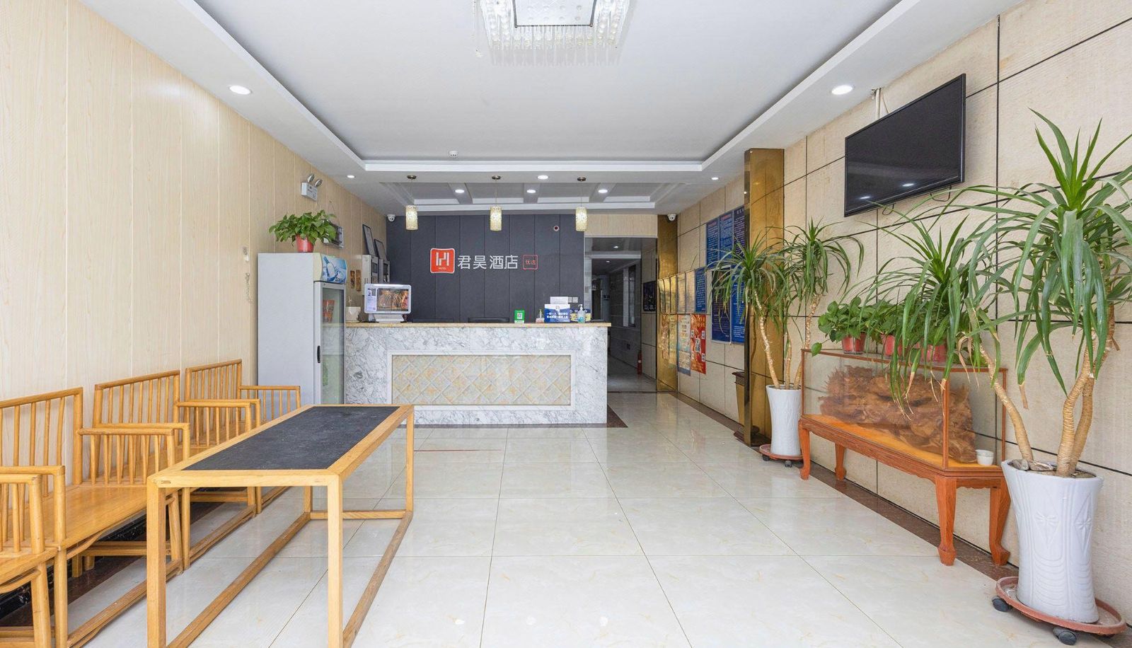 Buitenruimte van het hotel - Junhao Hotel