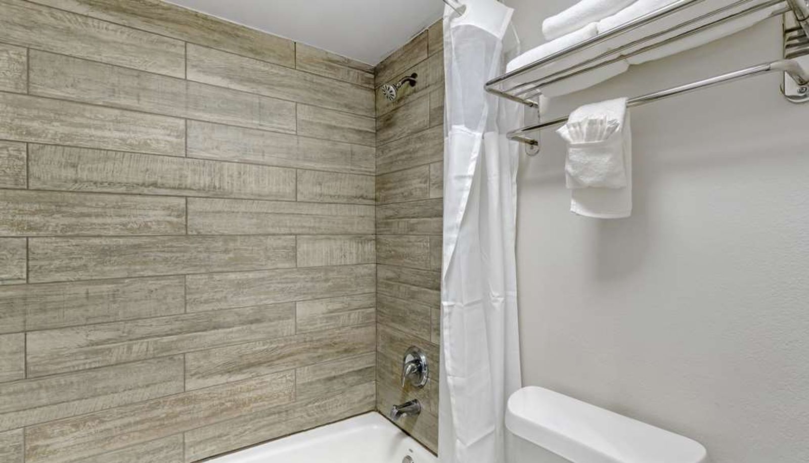 Room - Quality Inn & Suites Orlando East - UCF Area