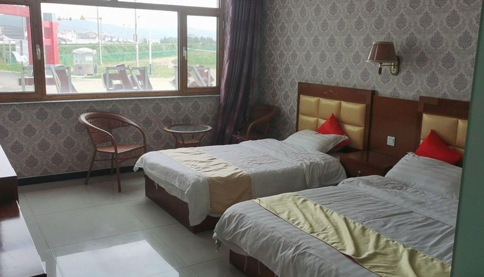 Xinyi Resort Manor (Fengning Bashang Grassland Store)