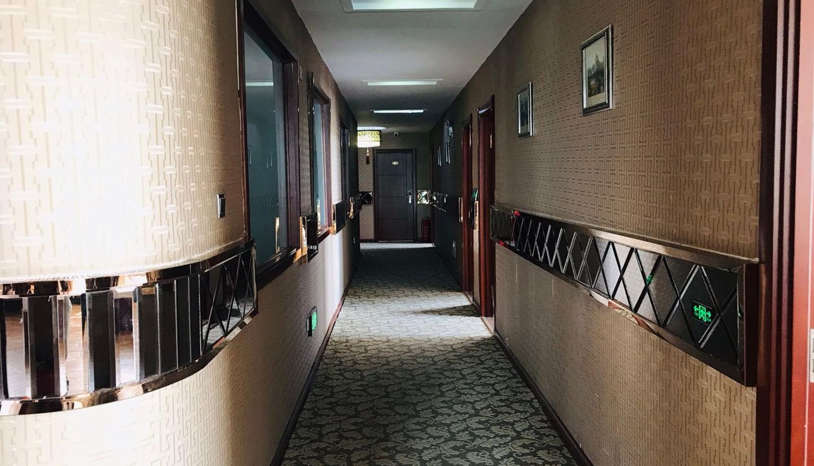 Dongfang Holiday Business Hotel