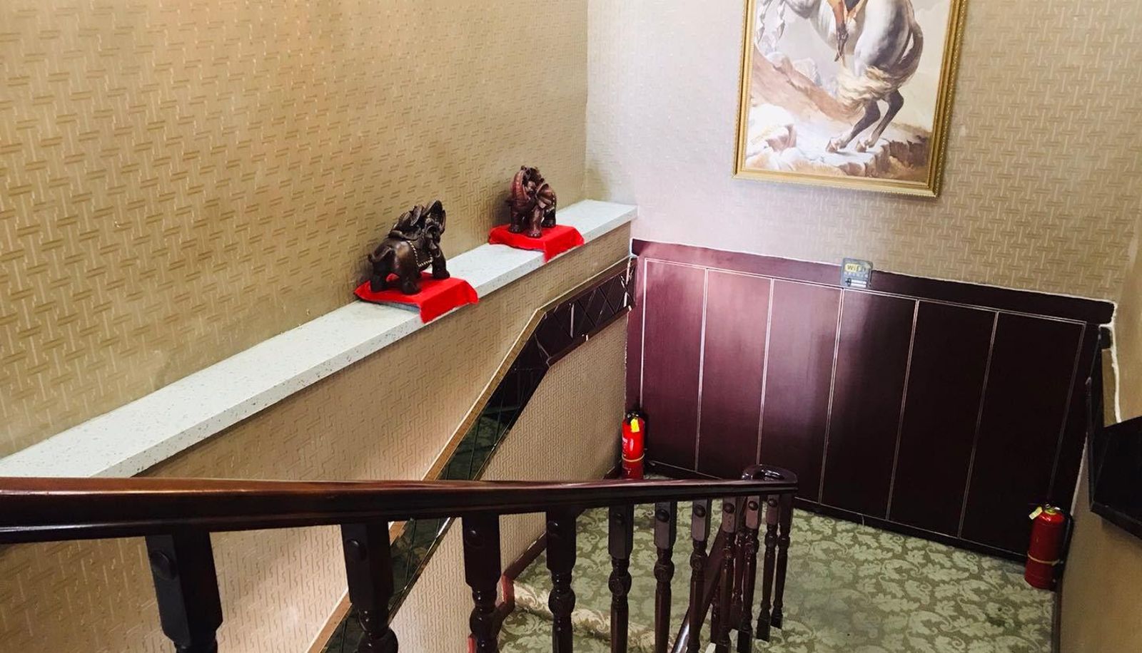 Dongfang Holiday Business Hotel