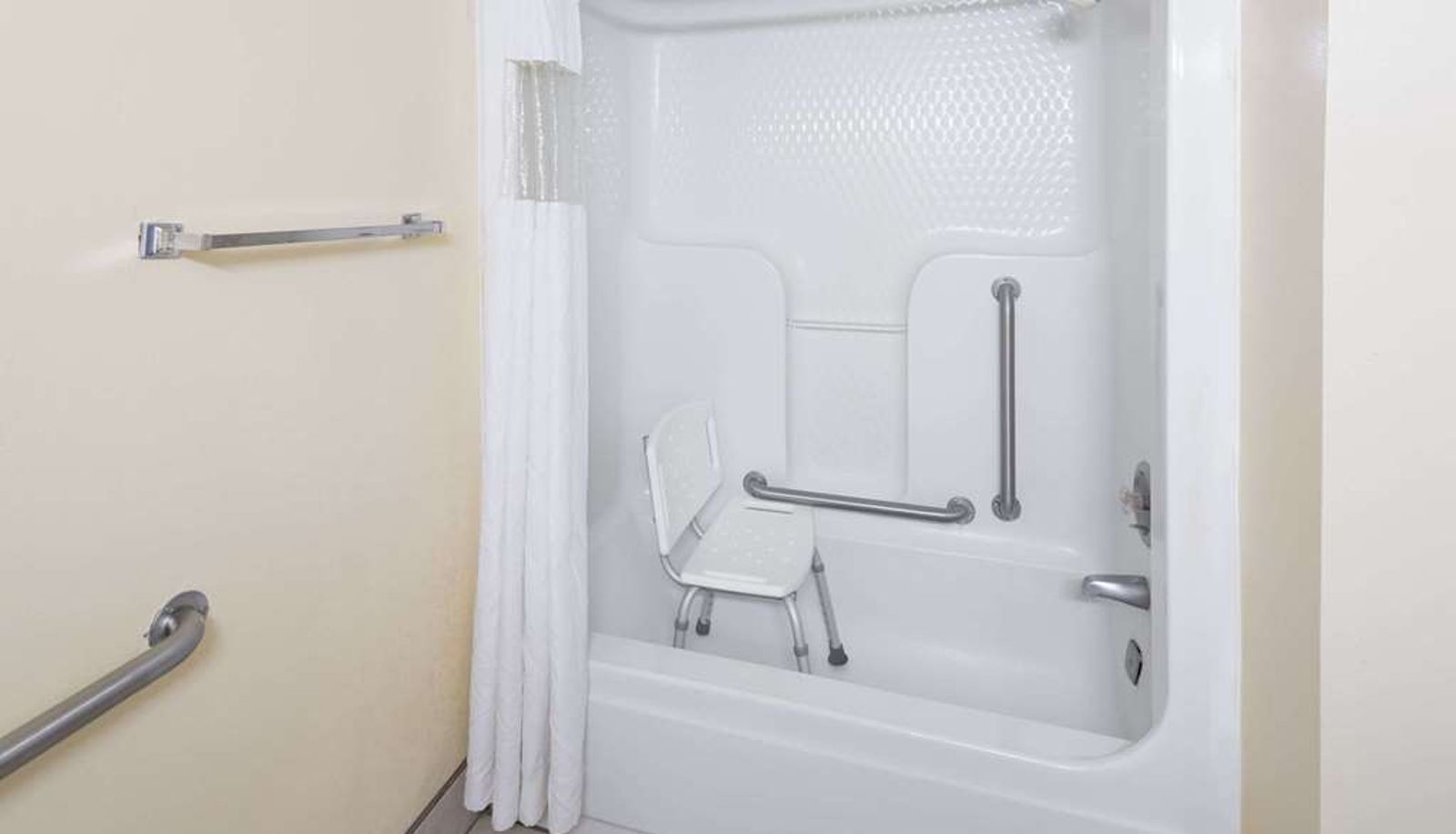Zimmer - SC Days Inn by Wyndham Walterboro