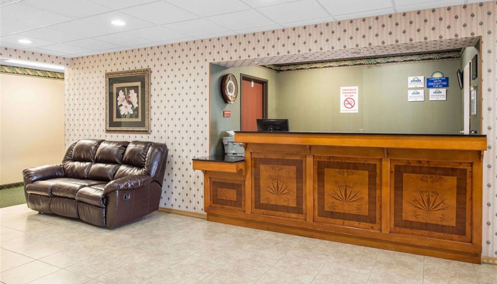 Lobby - Days Inn by Wyndham Sullivan