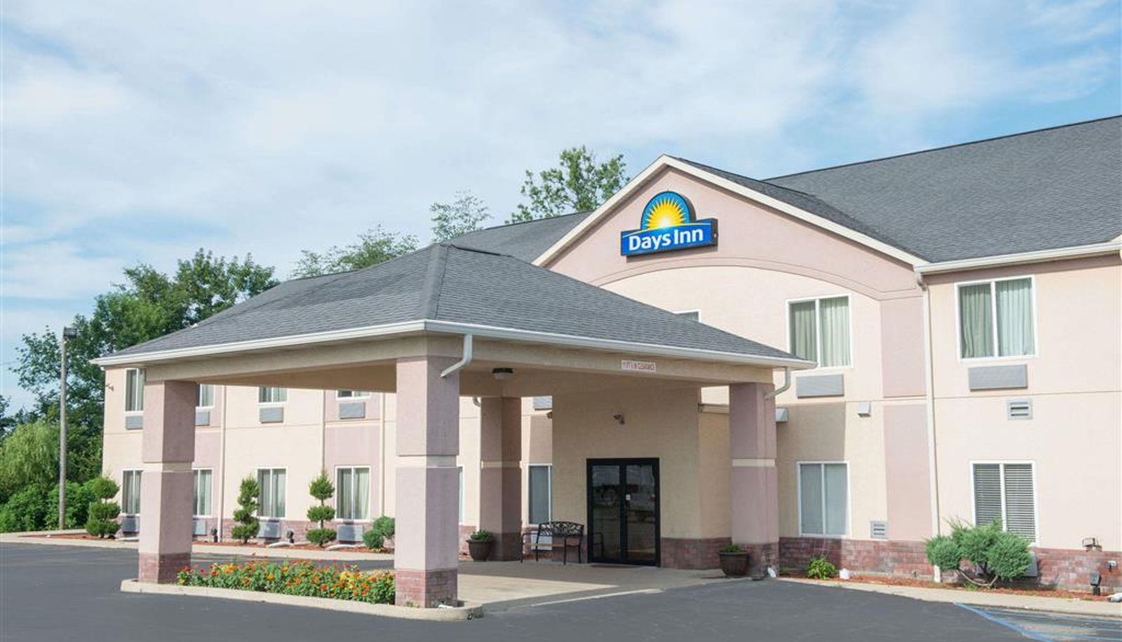 Außenansicht - Days Inn by Wyndham Sullivan