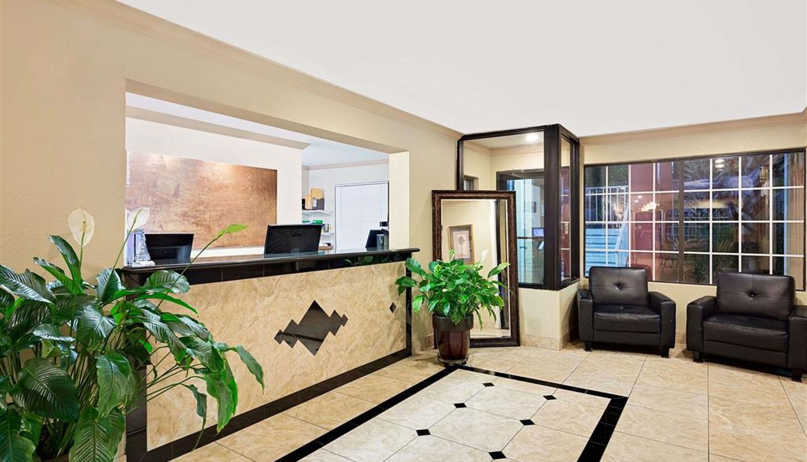 Lobby - Days Inn by Wyndham Fort Walton Beach