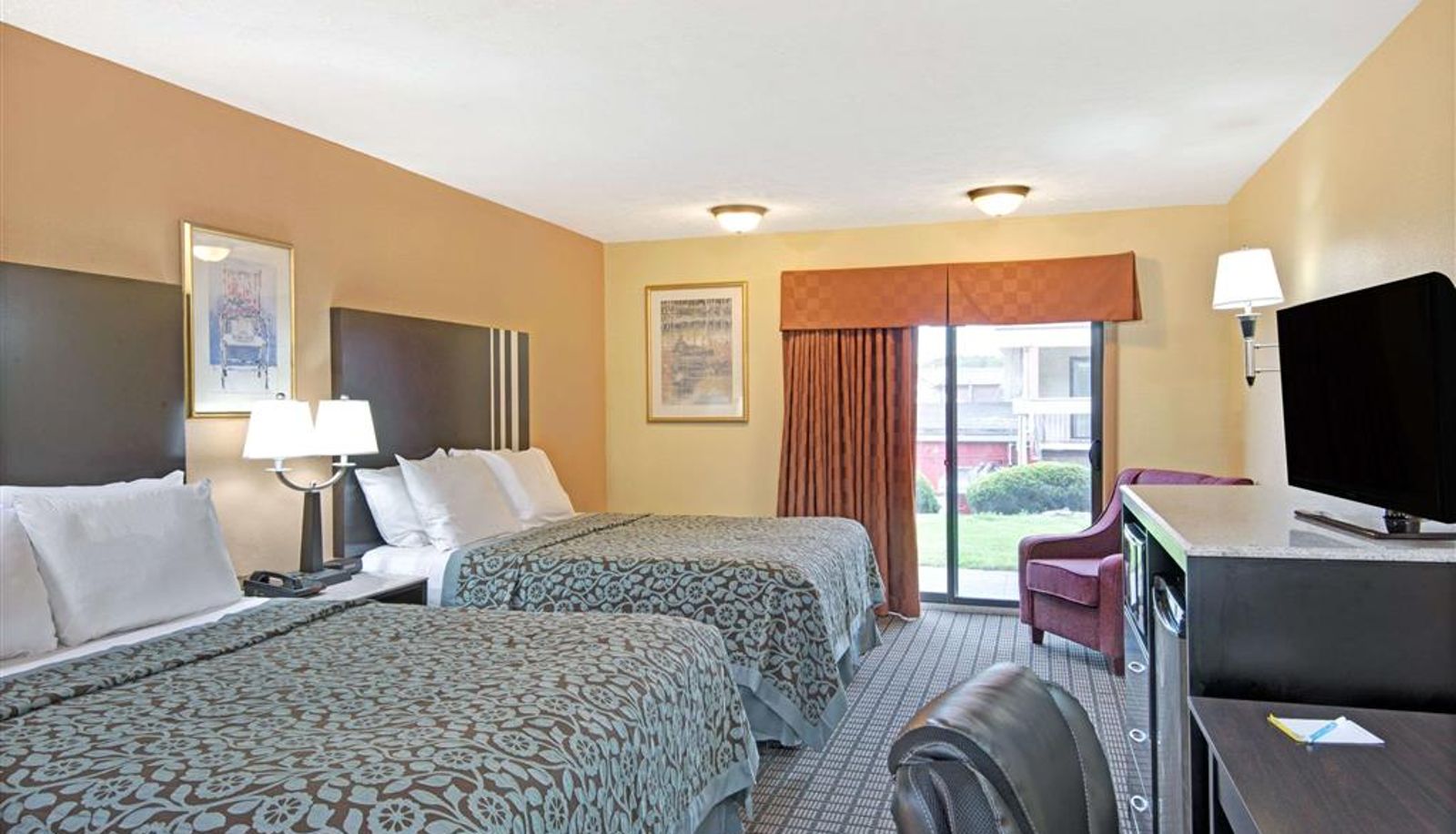 Zimmer - Days Inn by Wyndham Washington Pennsylvania