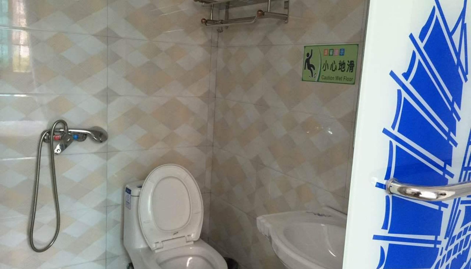 Area esterna dell'hotel - There is a hotel