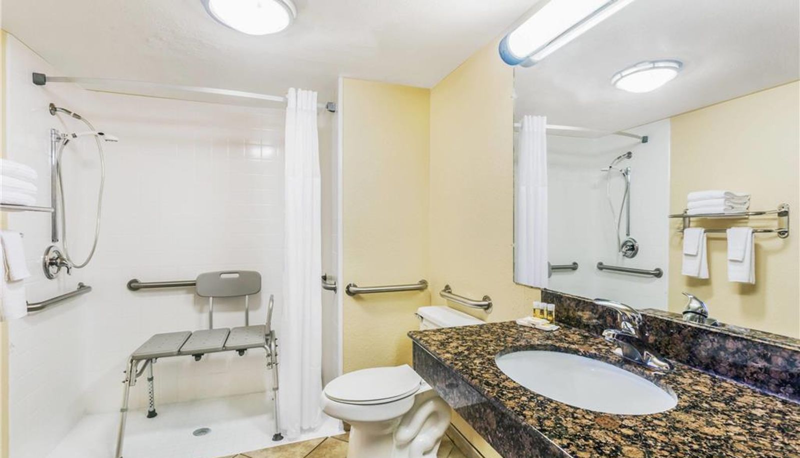 Zimmer - Days Inn by Wyndham Fort Lauderdale-Oakland Park Airport N