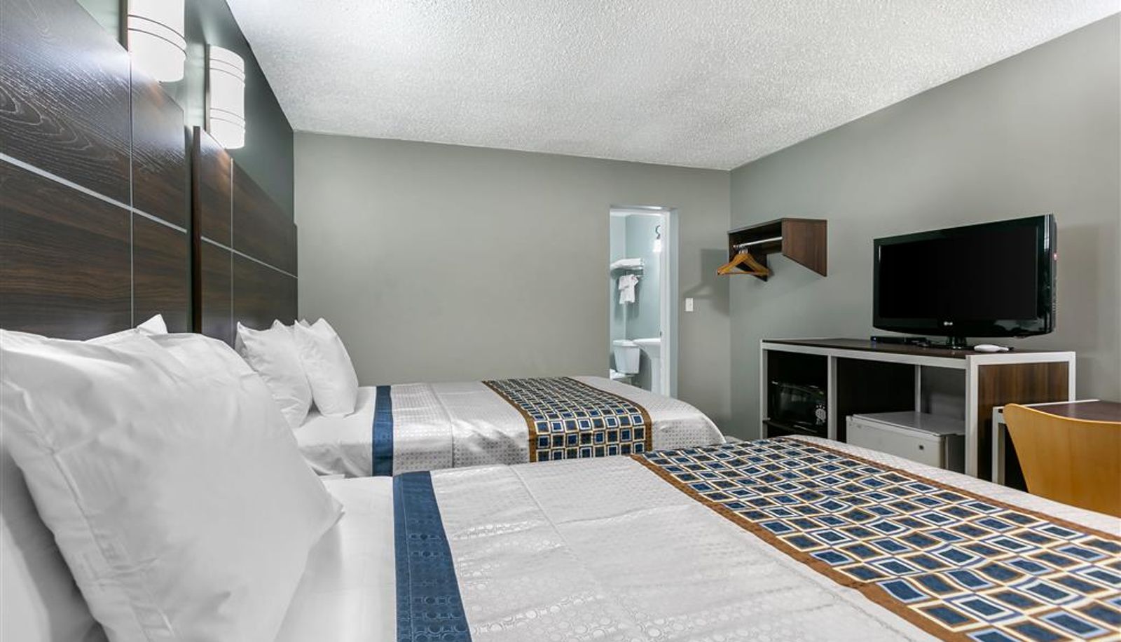 Camera - Rodeway Inn Bristol near Sesame Place