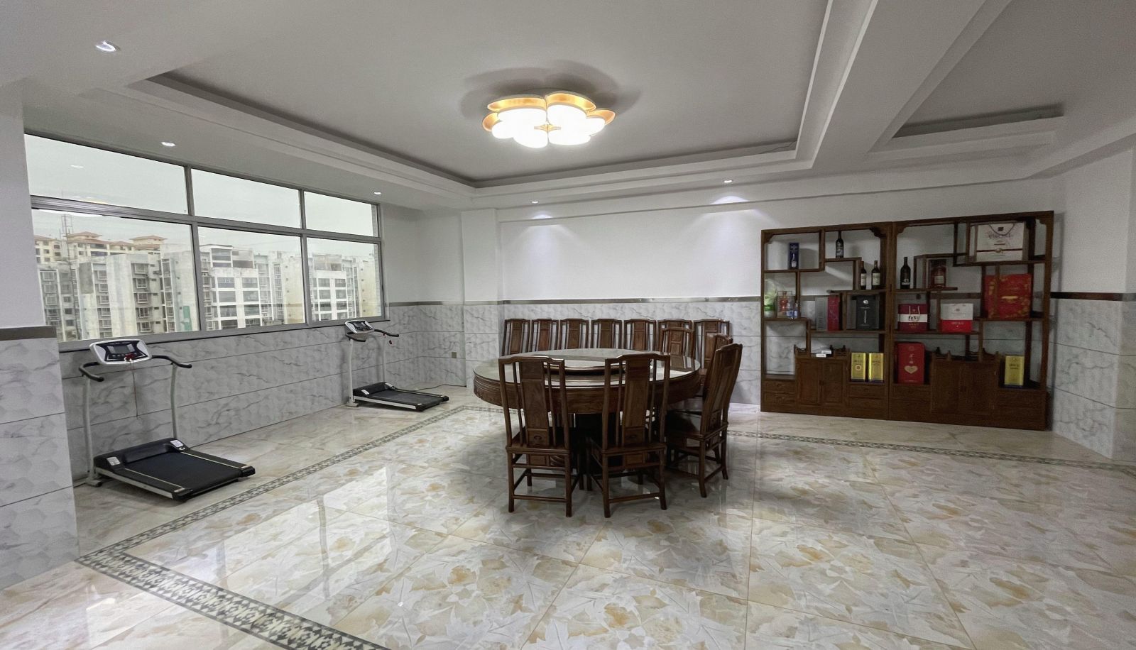 Zewnętrzna część hotelu - Bali Holiday Inn (Hezhou College Store)