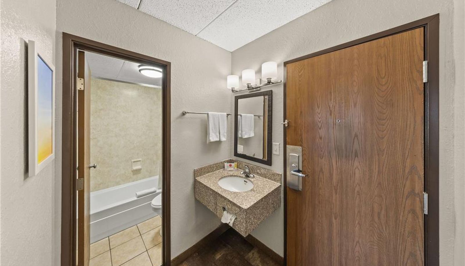 Camera - Days Inn by Wyndham Winona