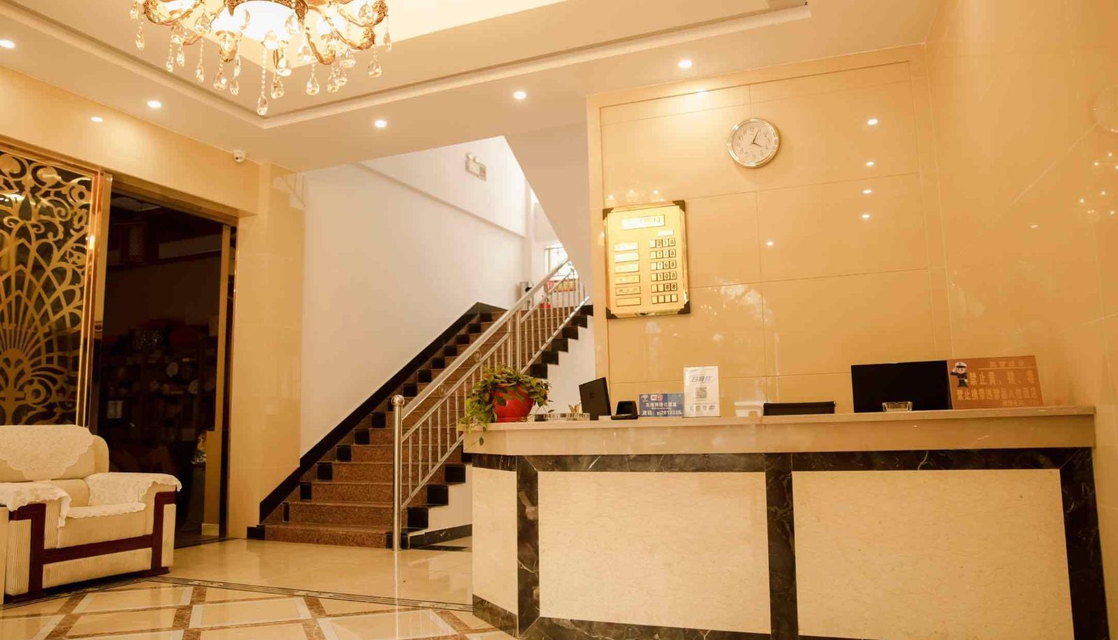 Area esterna dell'hotel - Yijia Hotel