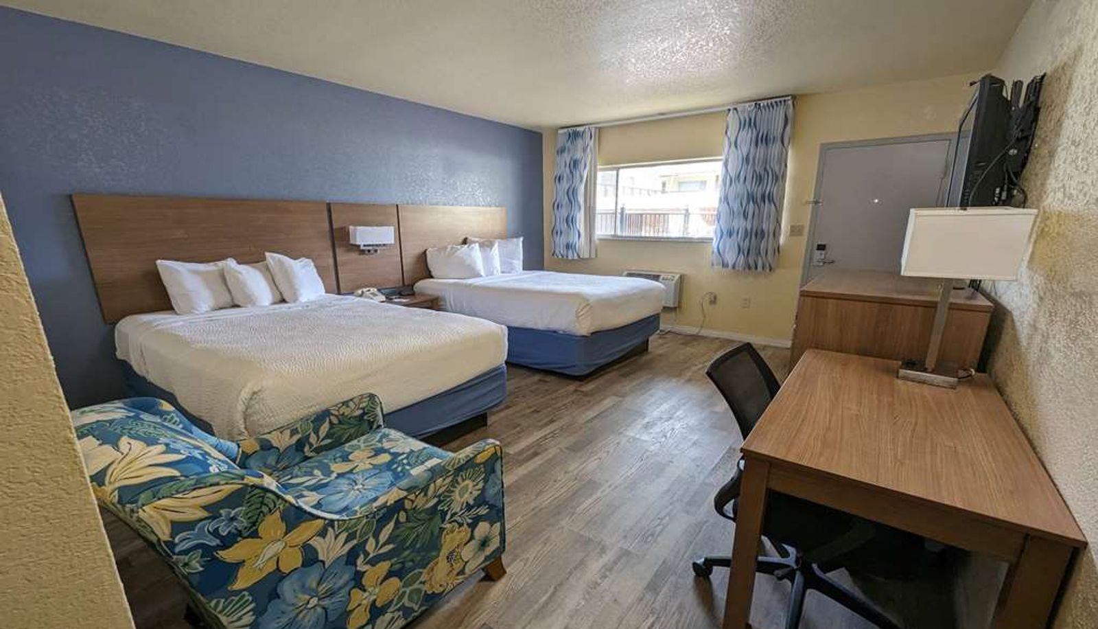 Camera - Days Inn by Wyndham Gainesville University