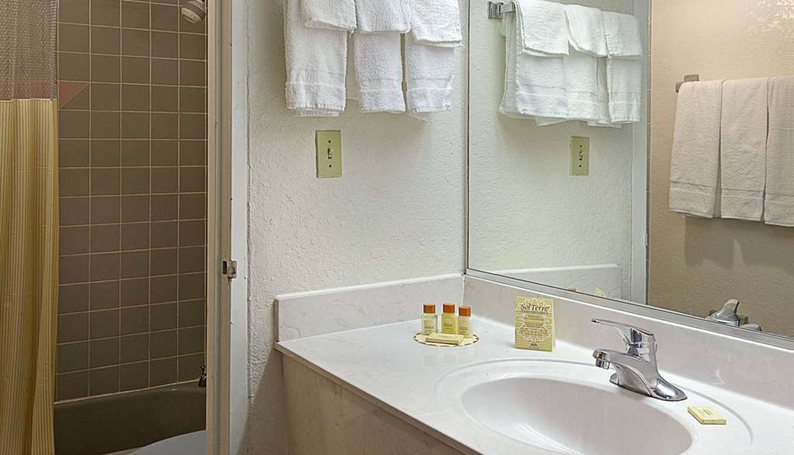 Camera - Days Inn by Wyndham Gainesville University
