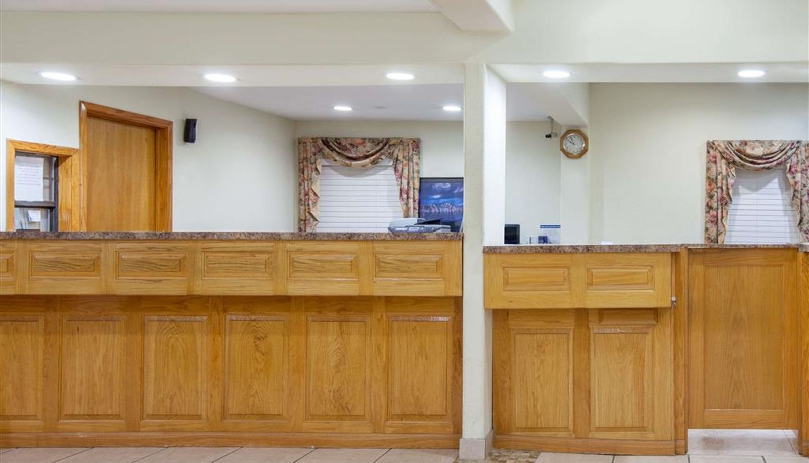 Lobby - Days Inn by Wyndham Centerville