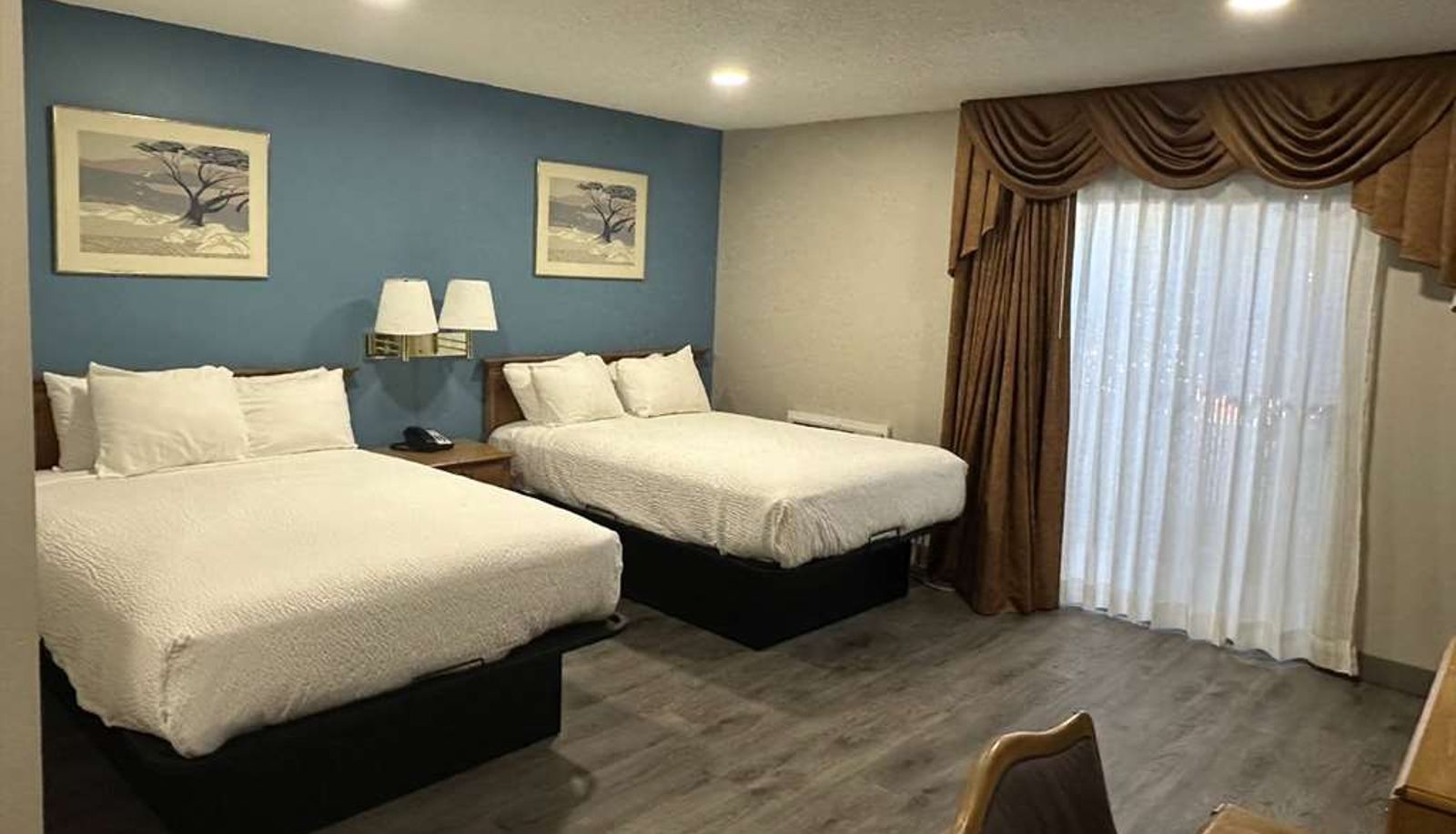 Room - Days Inn by Wyndham Medford