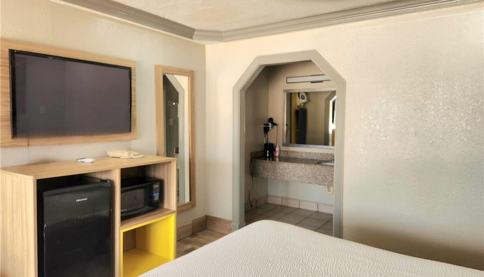 Room - Days Inn by Wyndham Kenedy/Karnes City