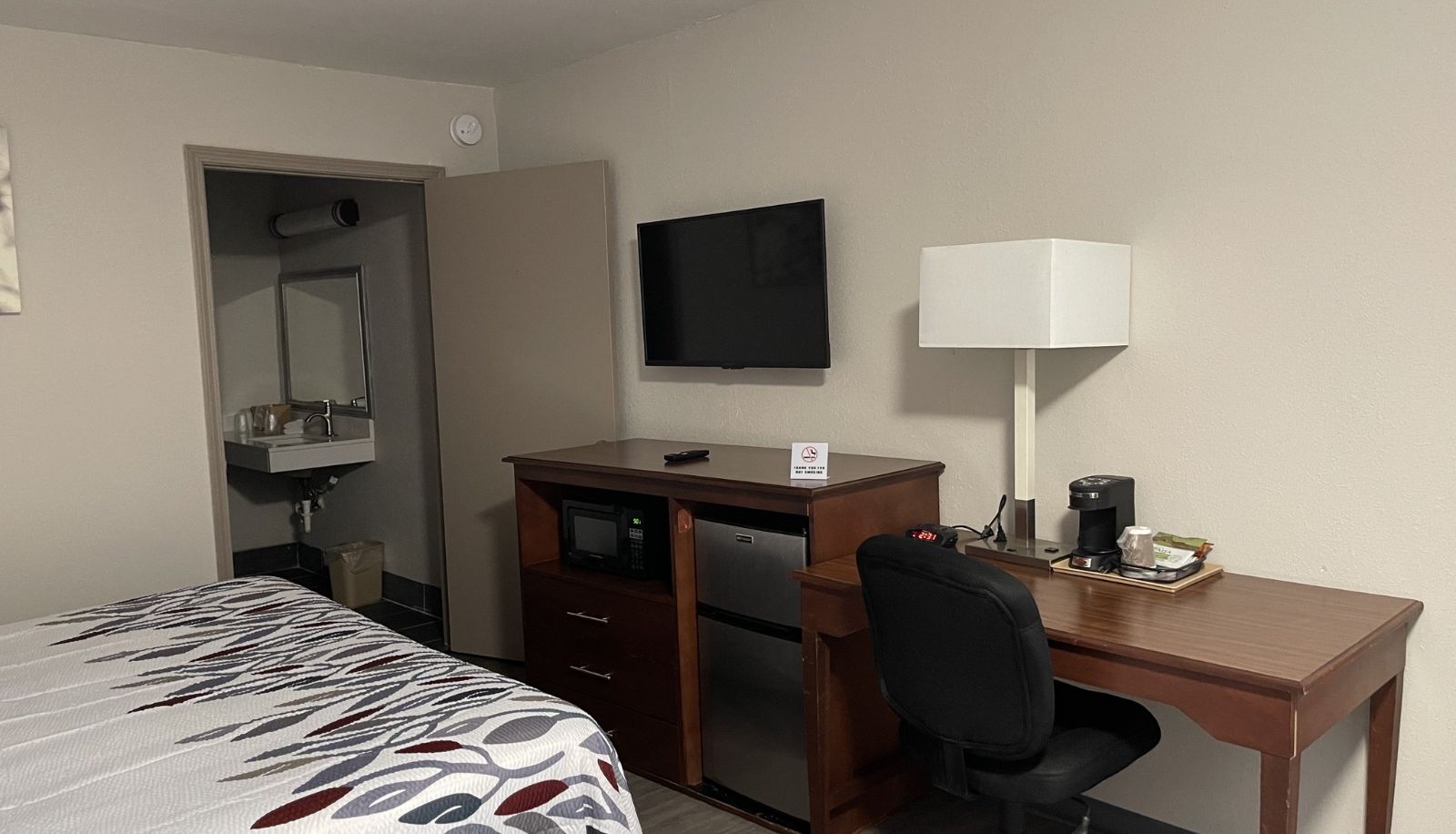 Room - Red Roof Inn LaGrange