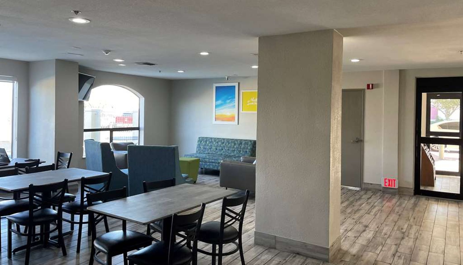 Hal - Days Inn by Wyndham Dallas Garland West