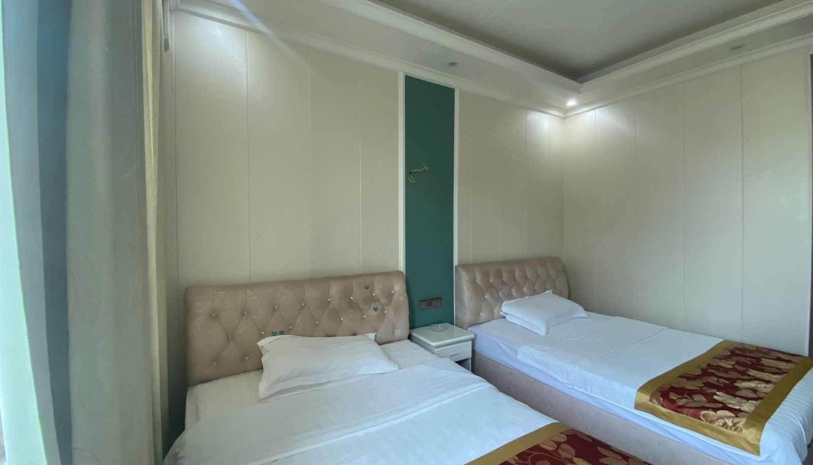 Yinglong Hotel