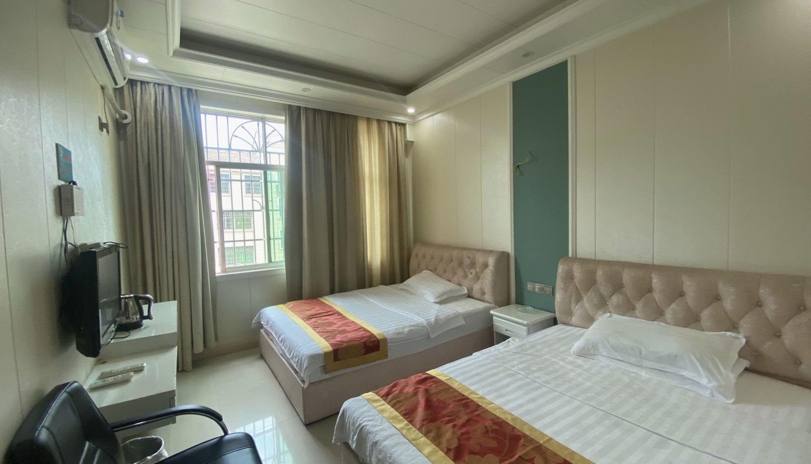 Yinglong Hotel