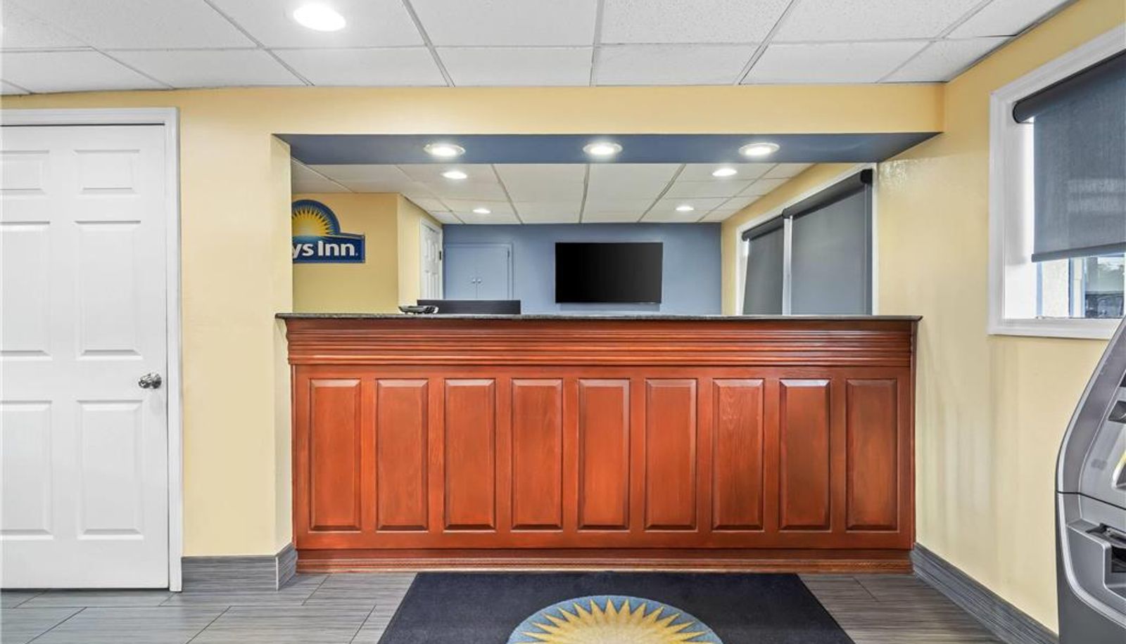 Lobby - Days Inn by Wyndham Jacksonville NC