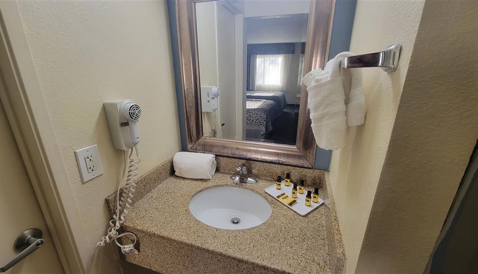 Zimmer - SureStay by Best Western Chula Vista San Diego Bay