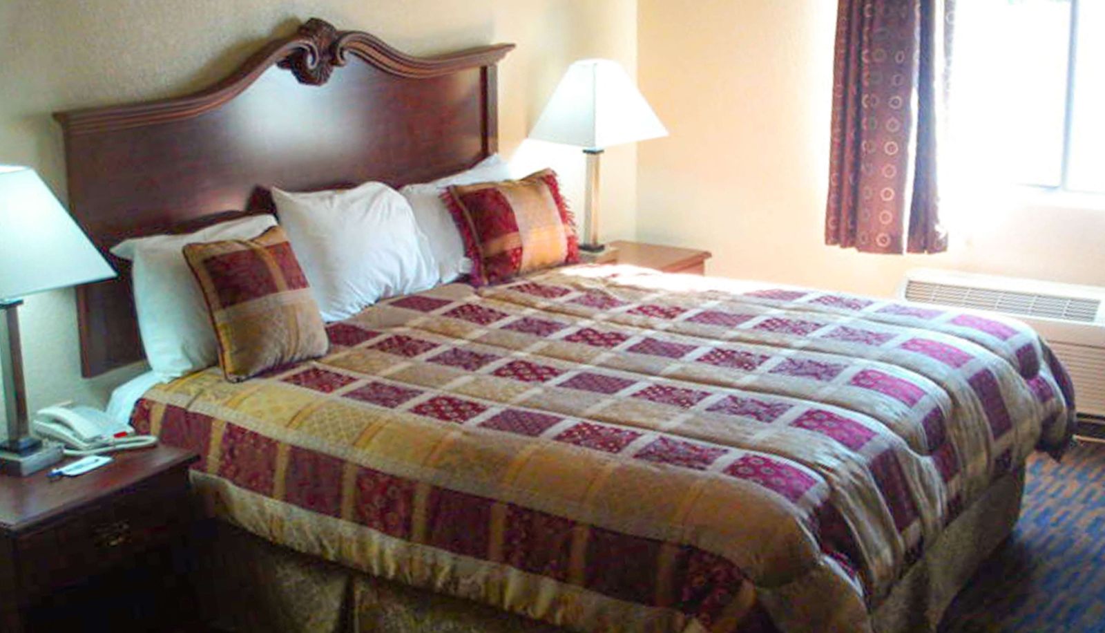 Room - Western Motel Inn & Suites Haz