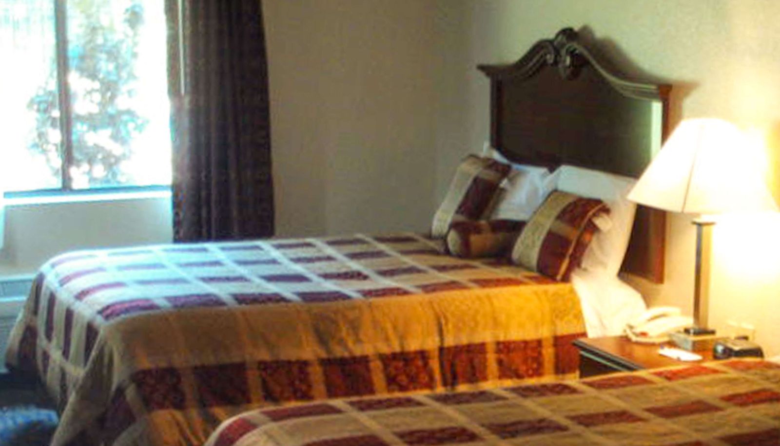 Room - Western Motel Inn & Suites Haz