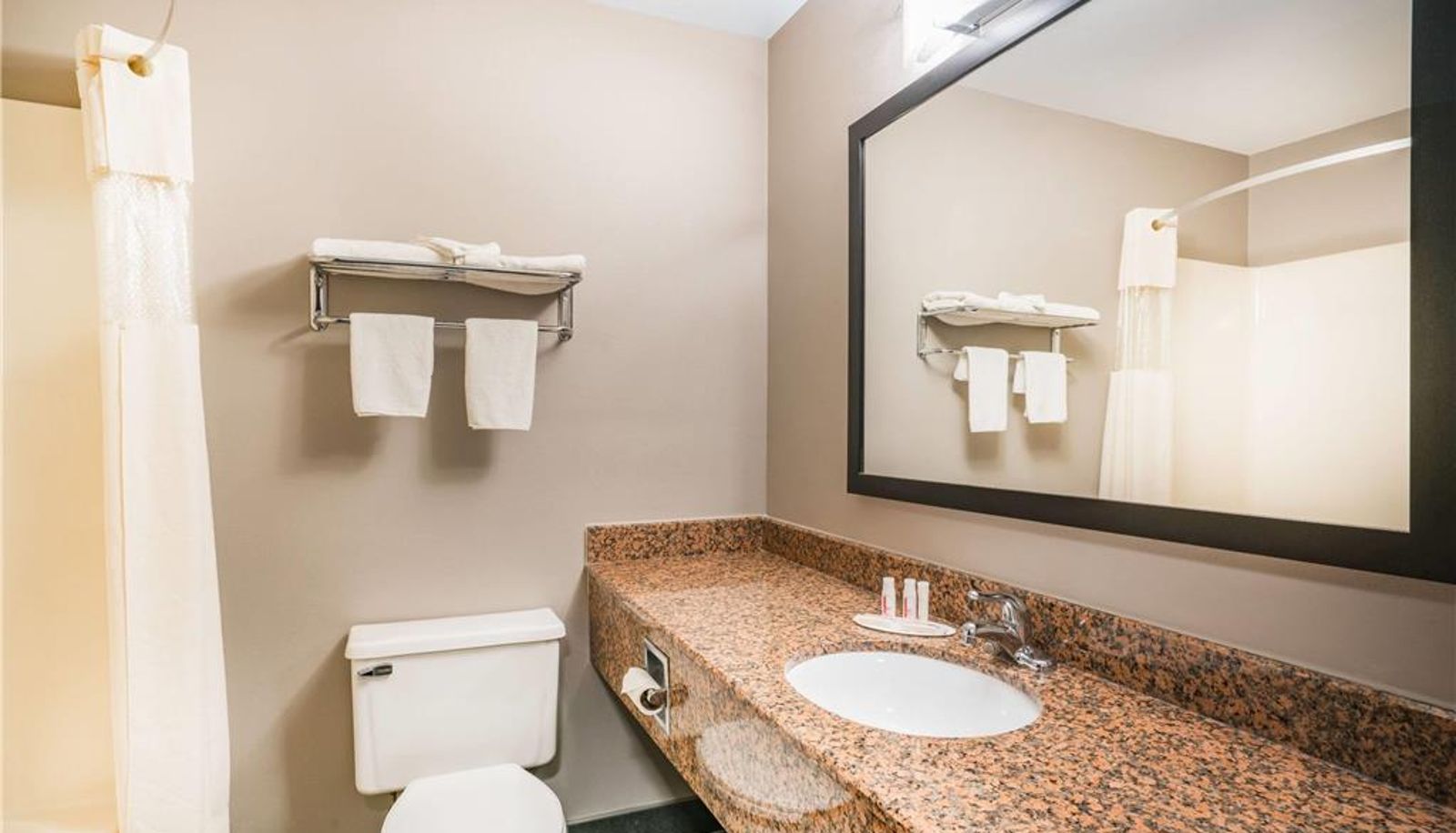 Zimmer - Days Inn & Suites by Wyndham Wausau