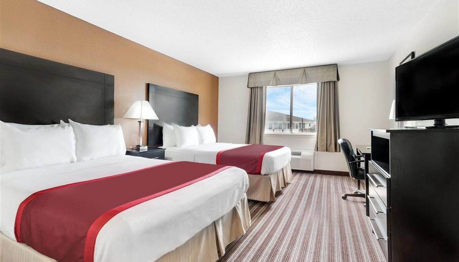 Zimmer - Days Inn & Suites by Wyndham Dallas