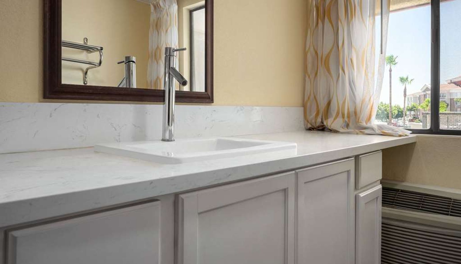 Zimmer - Days Inn by Wyndham Fresno South