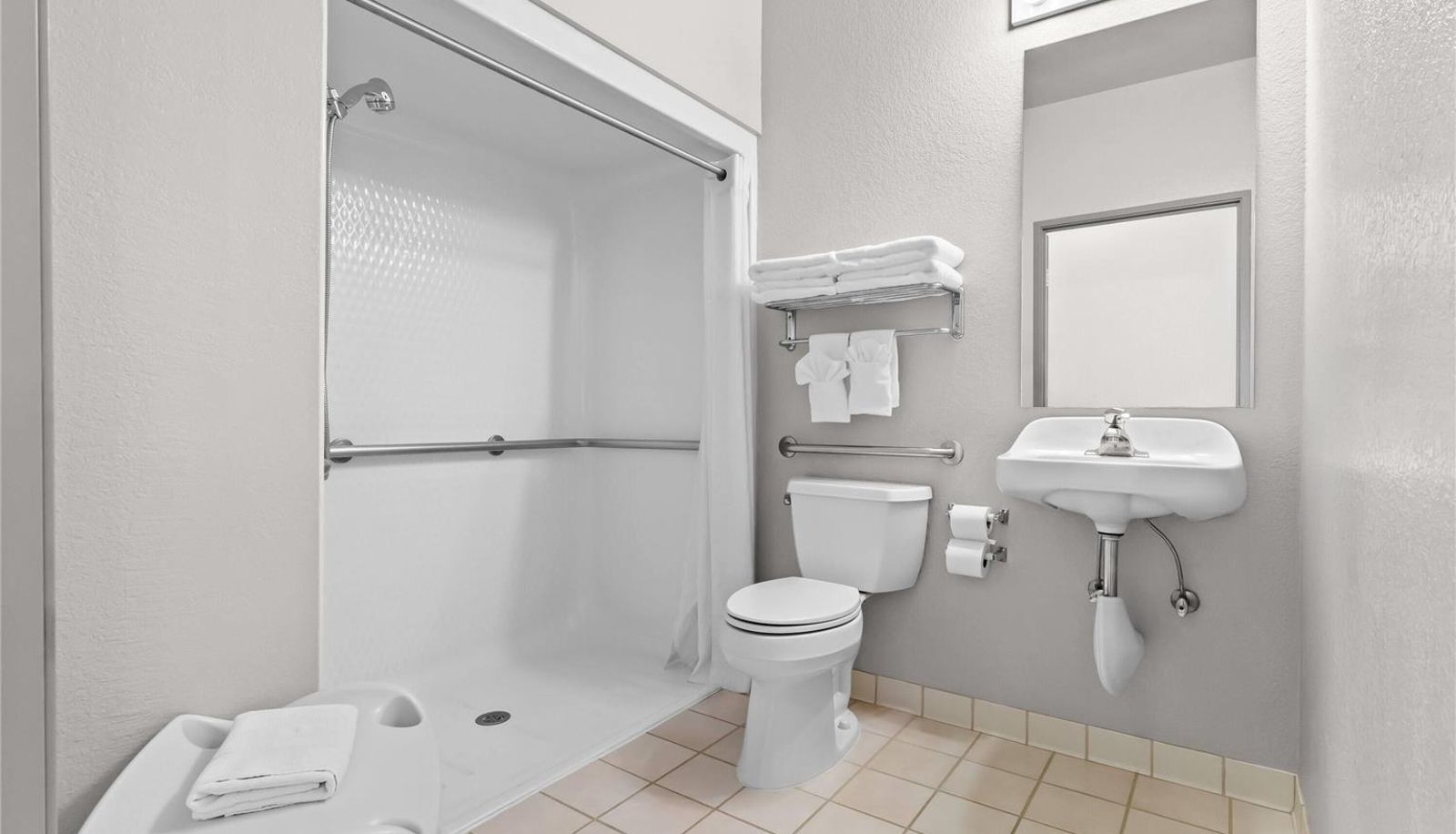 Camera - Days Inn & Suites by Wyndham Castle Rock